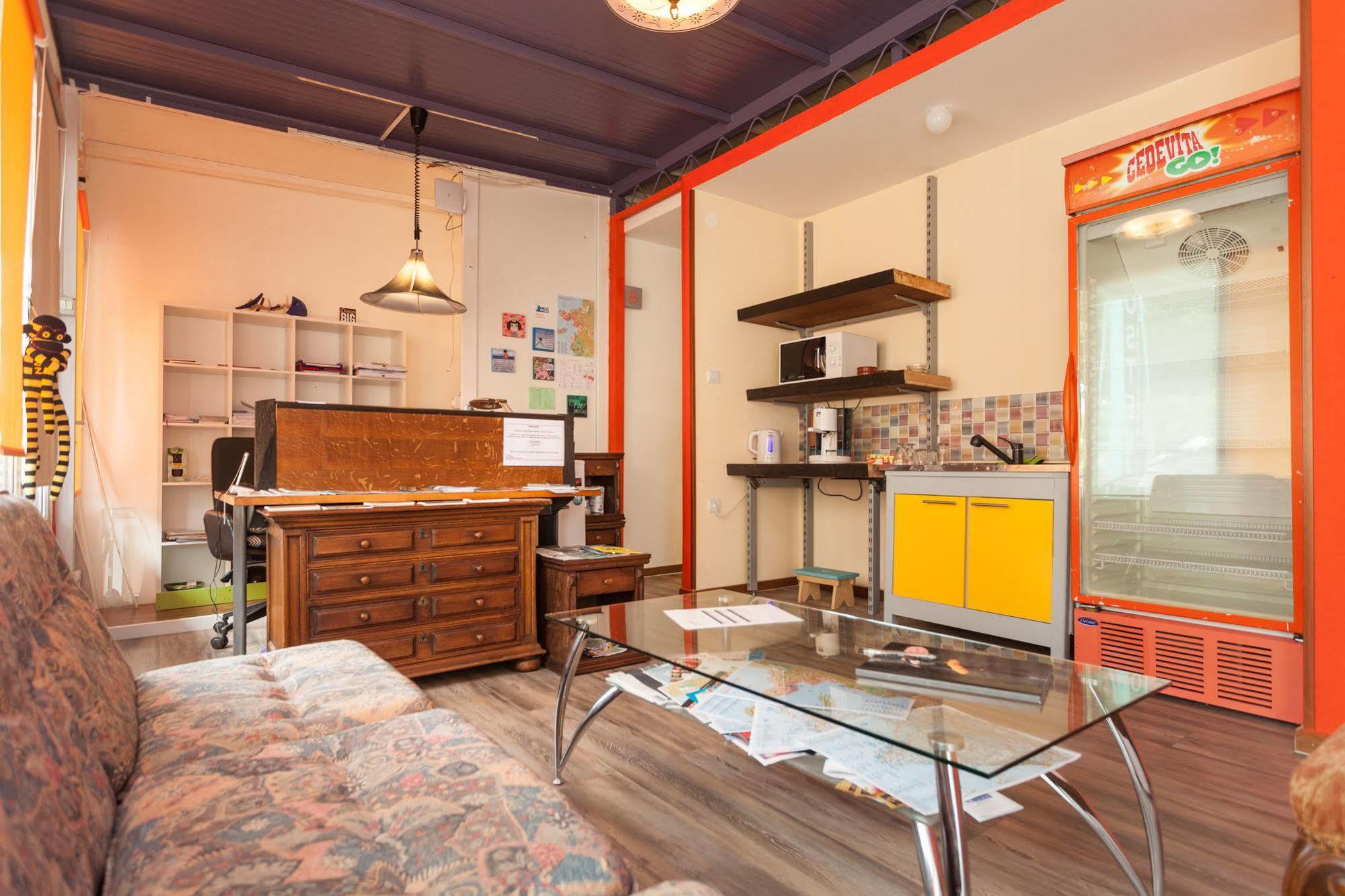 Roundabout Hostel - Hostel Ровинь Экстерьер фото