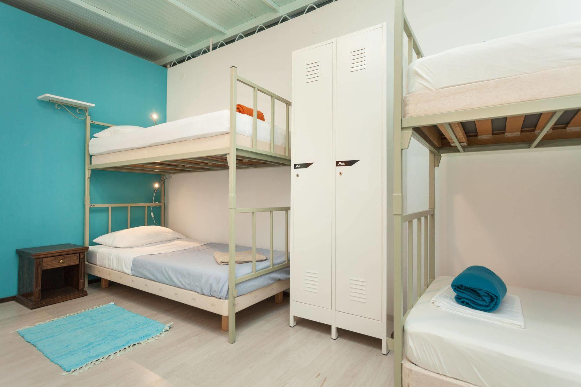 Roundabout Hostel - Hostel Ровинь Экстерьер фото