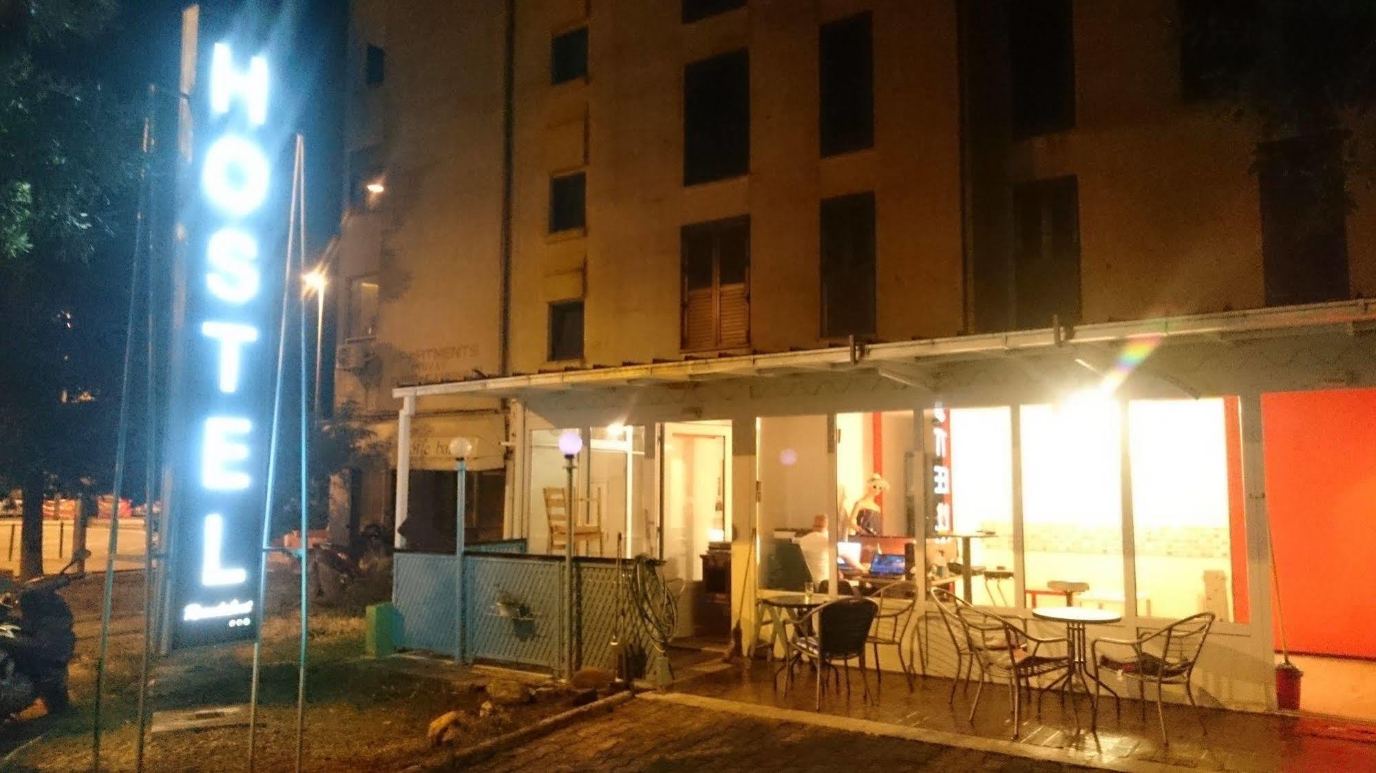 Roundabout Hostel - Hostel Ровинь Экстерьер фото